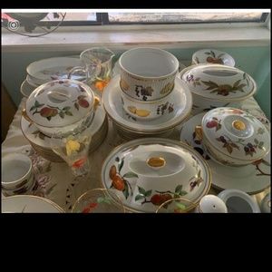 Evesham Royal Worcester China large dining set